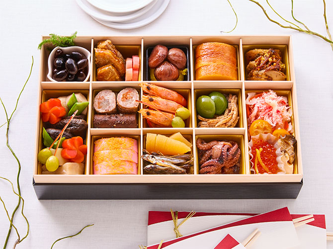 <一段目> 日本各地から選りすぐった食材を中心に、伝統的かつ新しさのあるおせちに仕上げました。
