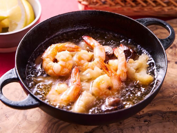 海老の旨みときのこの香りがオイルに広がる、食欲そそる味わいです。