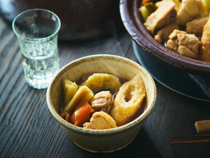 比内地鶏の旨みが溶け込んだだしが、きりたんぽや野菜に染み渡り、ひと口ごとに深い美味しさを感じられます。