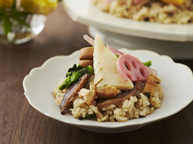 酢飯用に、炊飯用昆布と赤シャリ酢をご用意しました。まろやかな酸味の酢飯に、さらに紫蘇の実漬けを混ぜ合わせていただくことで、香り良く仕上がります。