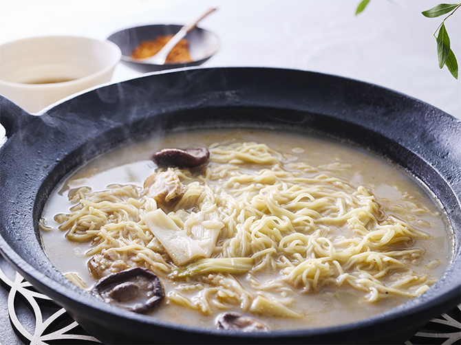 〆は、中華麺で。旨みあふれるスープとともに最後まで美味しくお召し上がりいただけます。