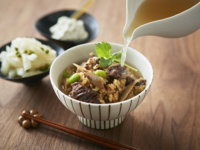〆には「茶漬け用だし」をかけて、さらっと。