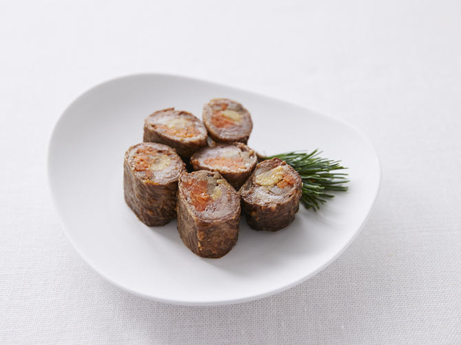 福を巻き込むようにと願いを込めたメニュー。和牛の旨みを楽しみながら、新年の食卓をお過ごしください。