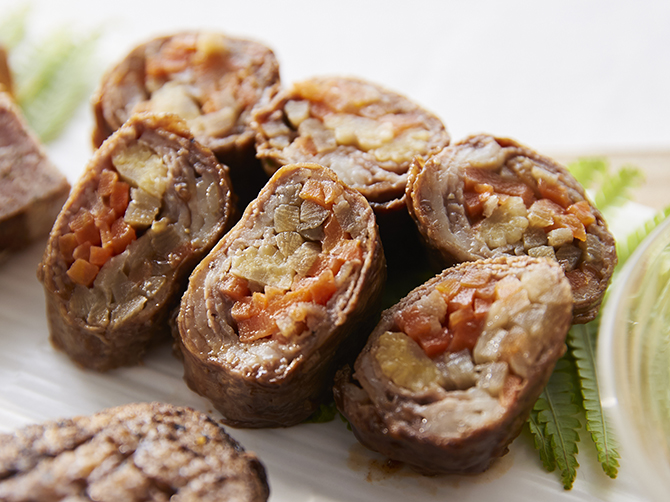 福を巻き込むようにと願いを込めたメニュー。和牛の旨みを楽しみながら、新年の食卓をお過ごしください。