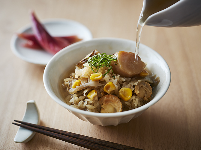 〆のだし茶漬けも、貝の風味溢れる「茶漬け用貝だし」で。