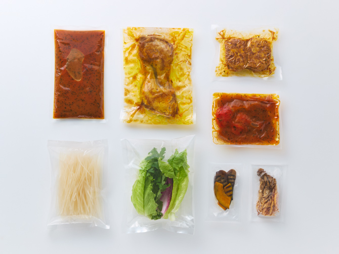 野菜と食べる チキンとハンバーグのスープカレー