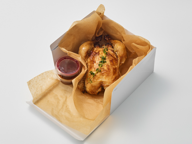 栗とバターライスを詰めたローストチキン