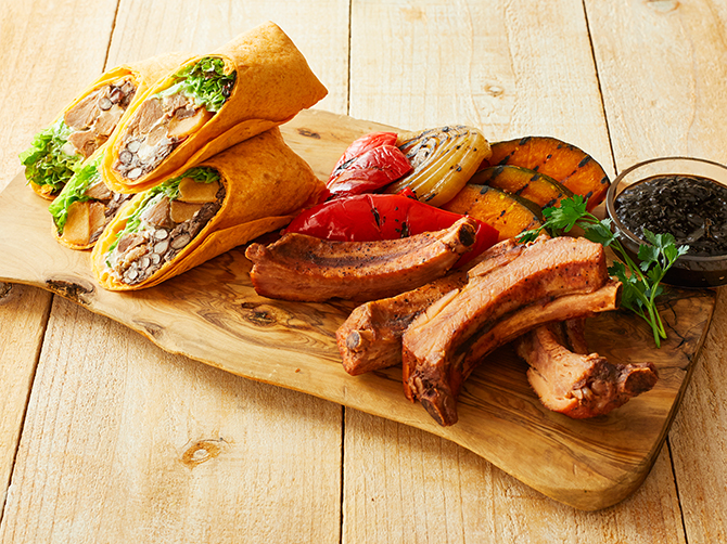 ベイビーバックリブのBBQグリル&サラダトルティーヤ
