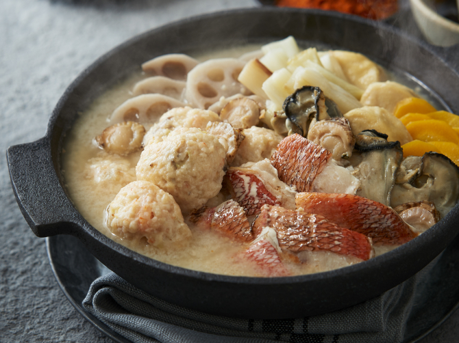 贅沢な旨み愉しむ 海鮮白湯鍋