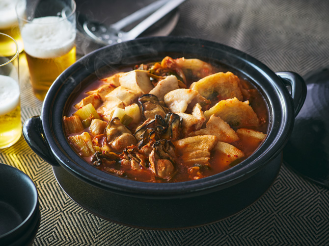 あごだしと味噌の牡蠣キムチ鍋 ＜3人前＞