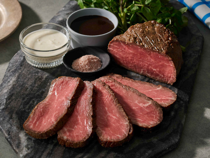 高原黒牛のローストビーフ 2種のこだわりソース＆岩塩付き