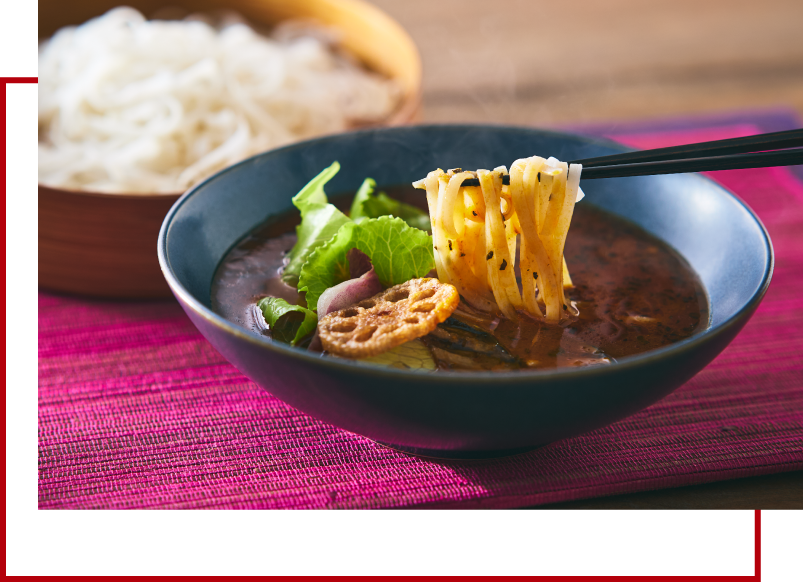 トッピングとして フォー、葉野菜、焼き野菜、揚げ野菜