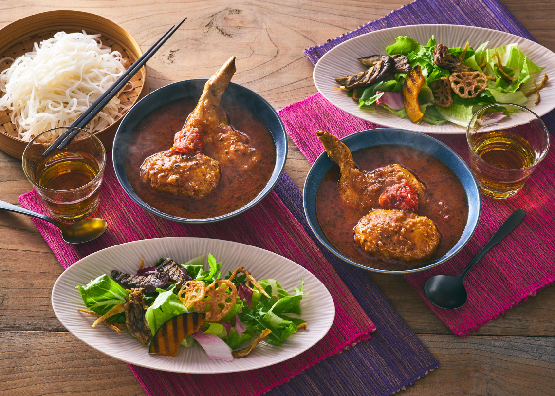野菜と食べる チキンとハンバーグのスープカレー