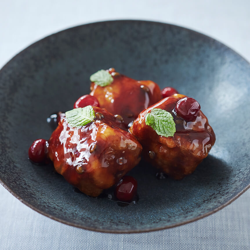 柔らか豚の山椒ソース クランベリー添え