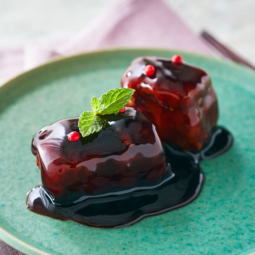 とろける豚の濃厚カシス黒酢ソース