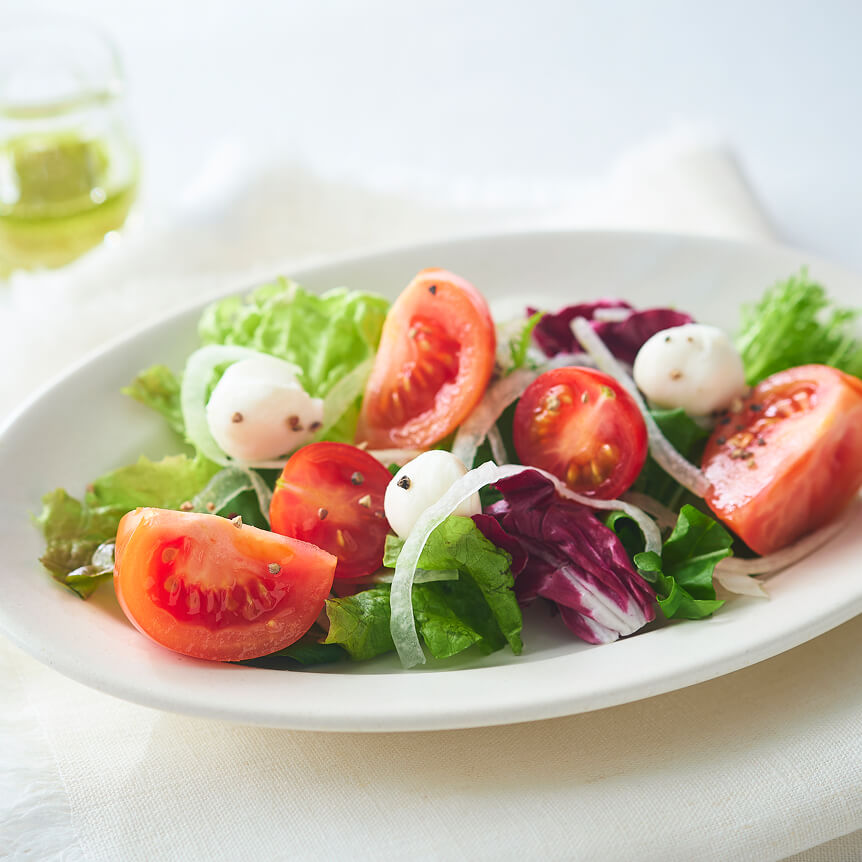 フルーツトマトと甘とまとのジェノバ風サラダ