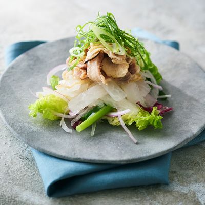 炙り親鶏と九条ねぎの香味サラダ