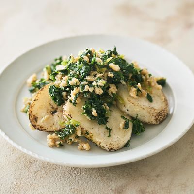 焼きこかぶと大根葉の鶏そぼろ和え